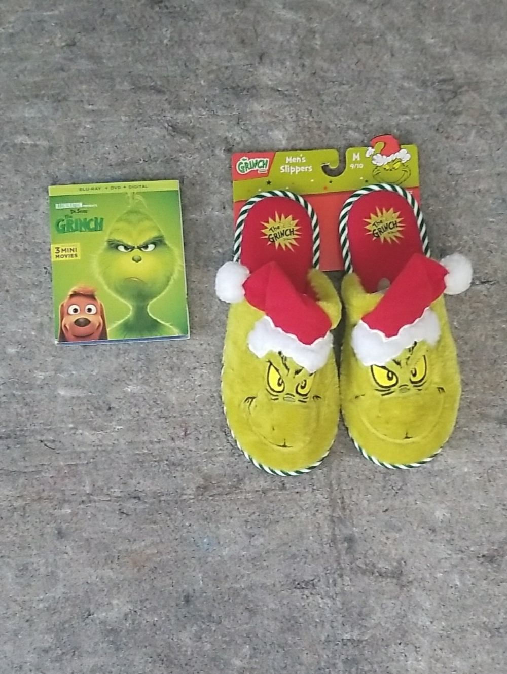 Grinch Plush Holiday Slippers Plus Illumination Dr. Seuss The Grinch/ Blu-DVD